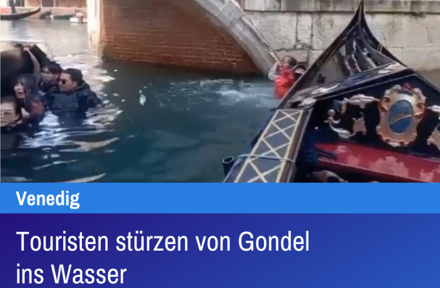 Touristen stürzen von Gondel ins Wasser